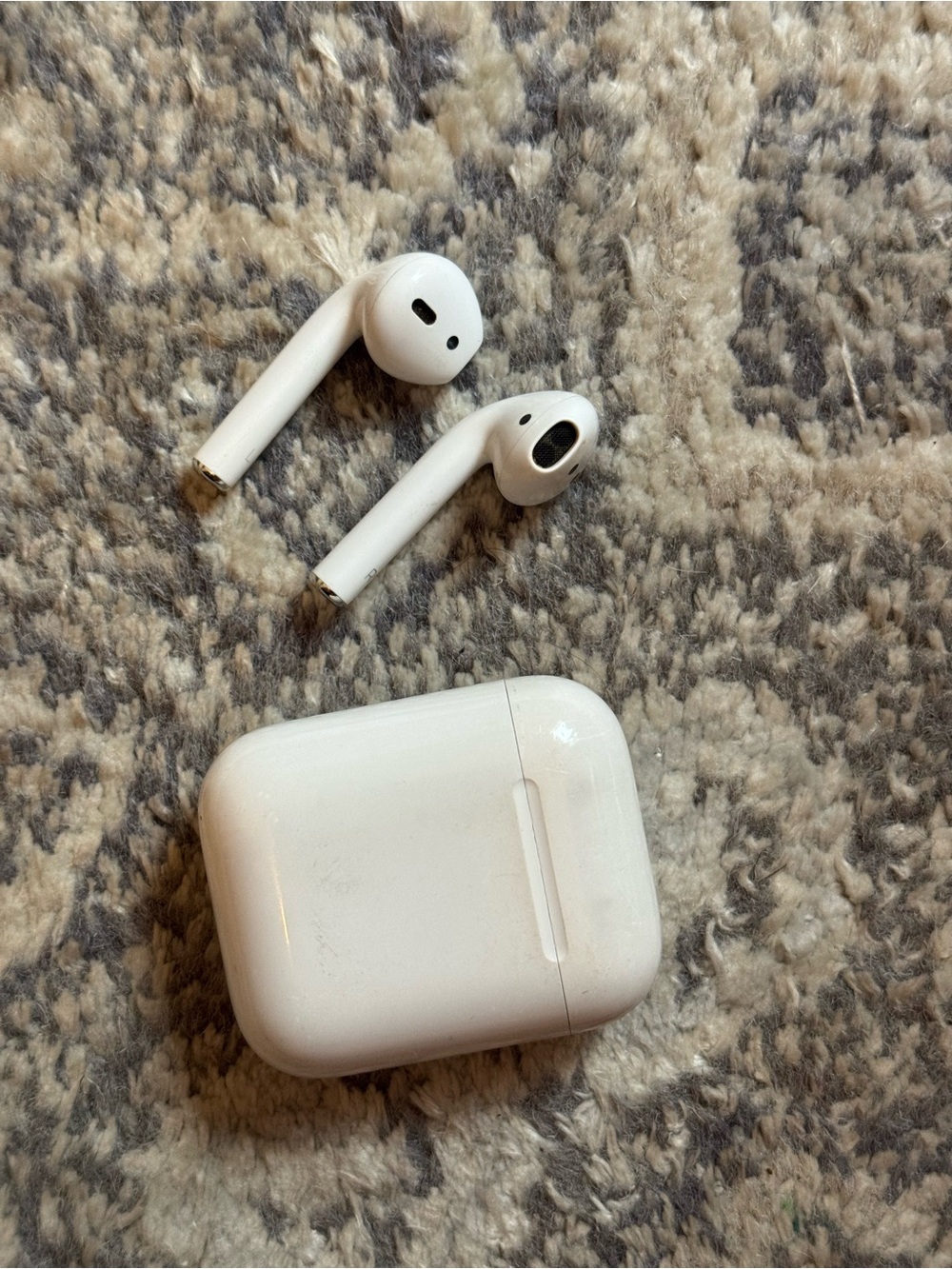 Apple AirPods, firm @15